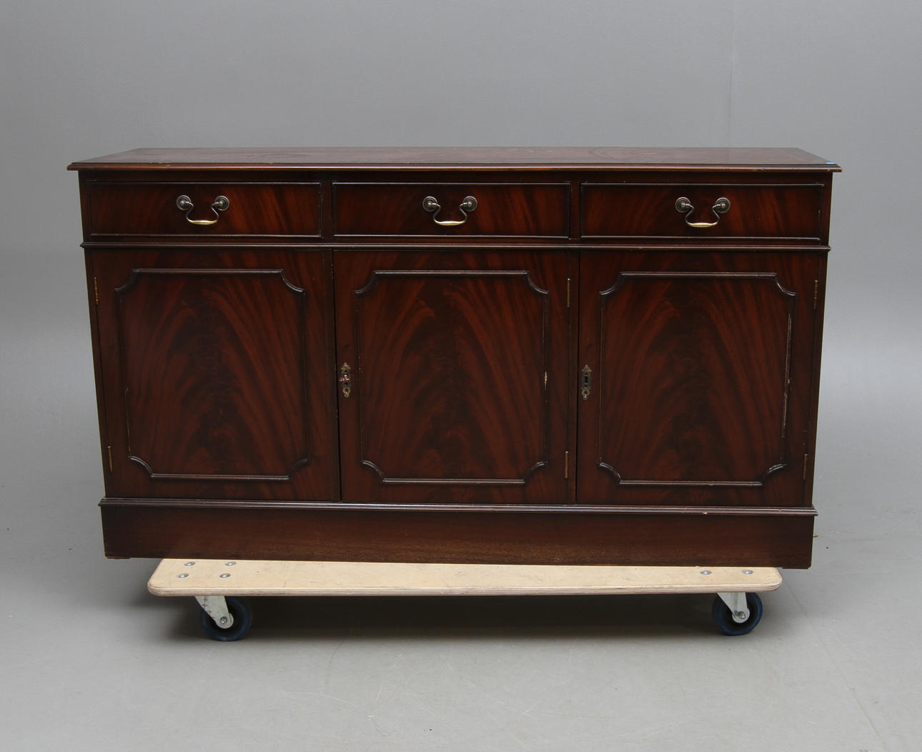 SIDEBOARD, engelsk stil, 1900-tal.