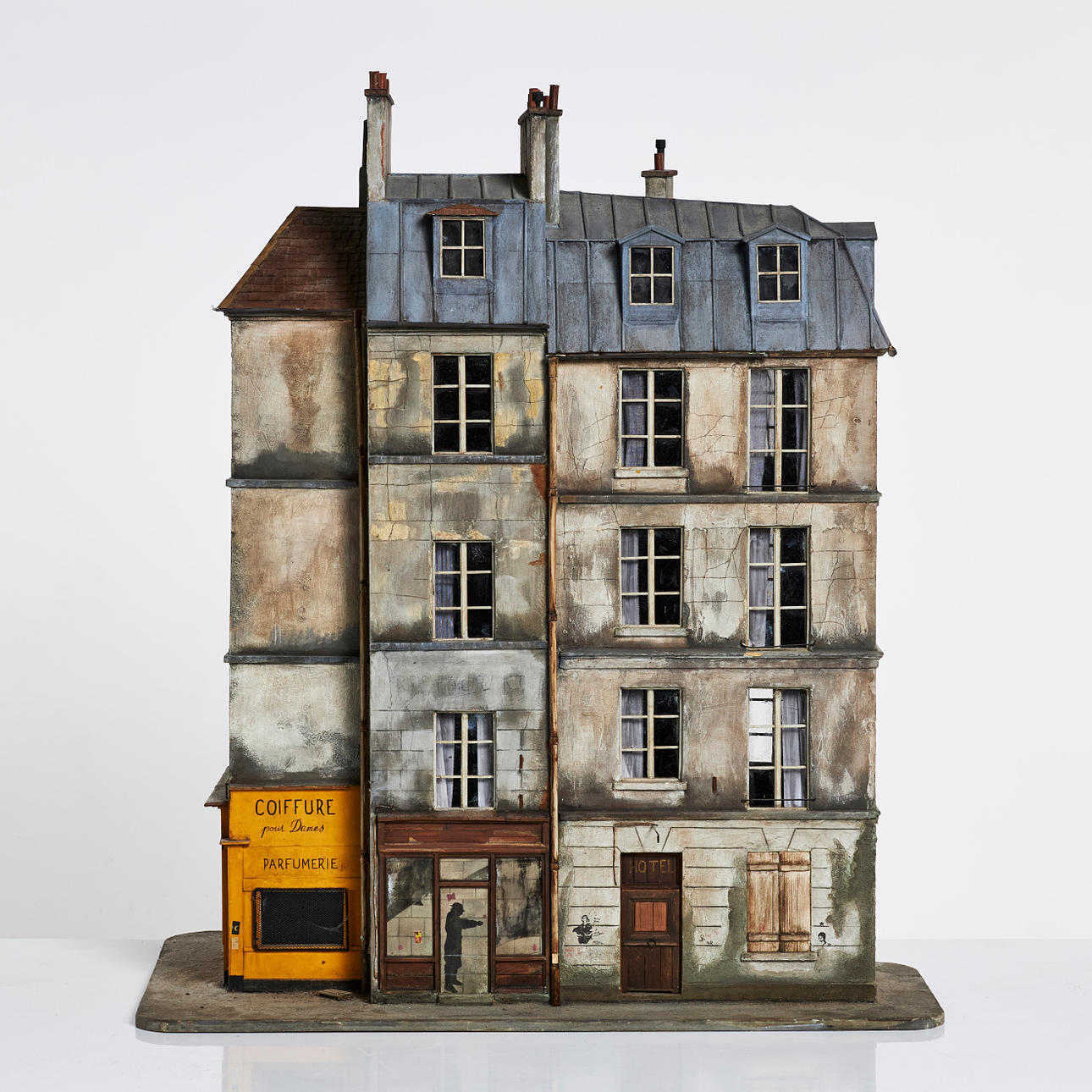 GÖRAN JOSEPHZOHN. maqueta de casa, edificio representativo de París, segunda mitad del siglo XX, técnica mixta con chapa pintada y madera.