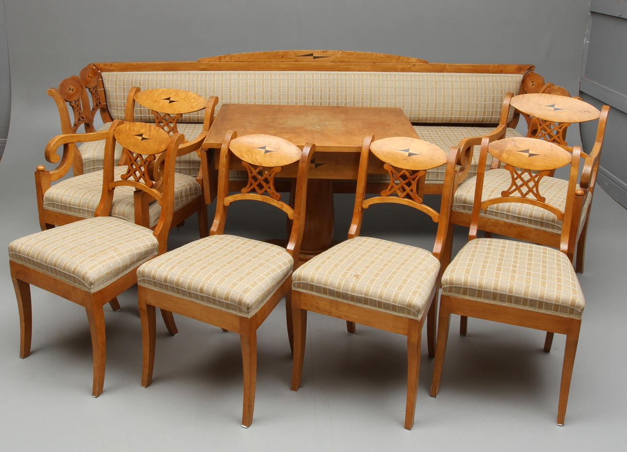 SALONGSGRUPP, 8 delar, biedermeier, 18 och 1900-tal.