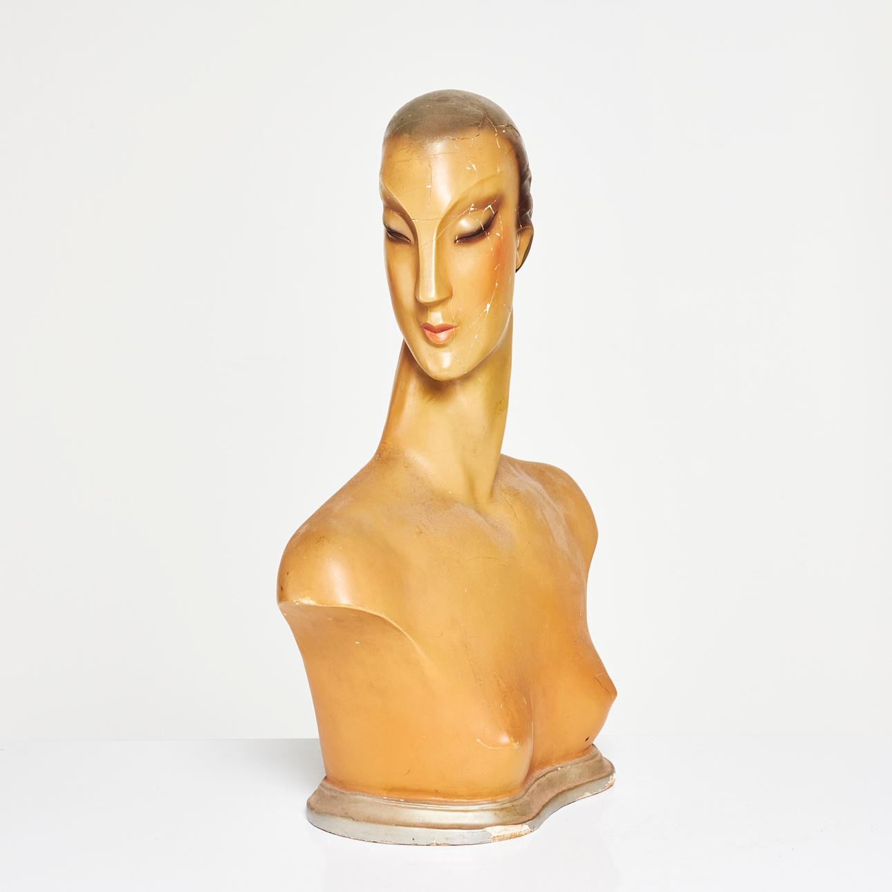 SCHAUFENSTER/BÜSTE, 1920er Jahre, bemalter Gips.