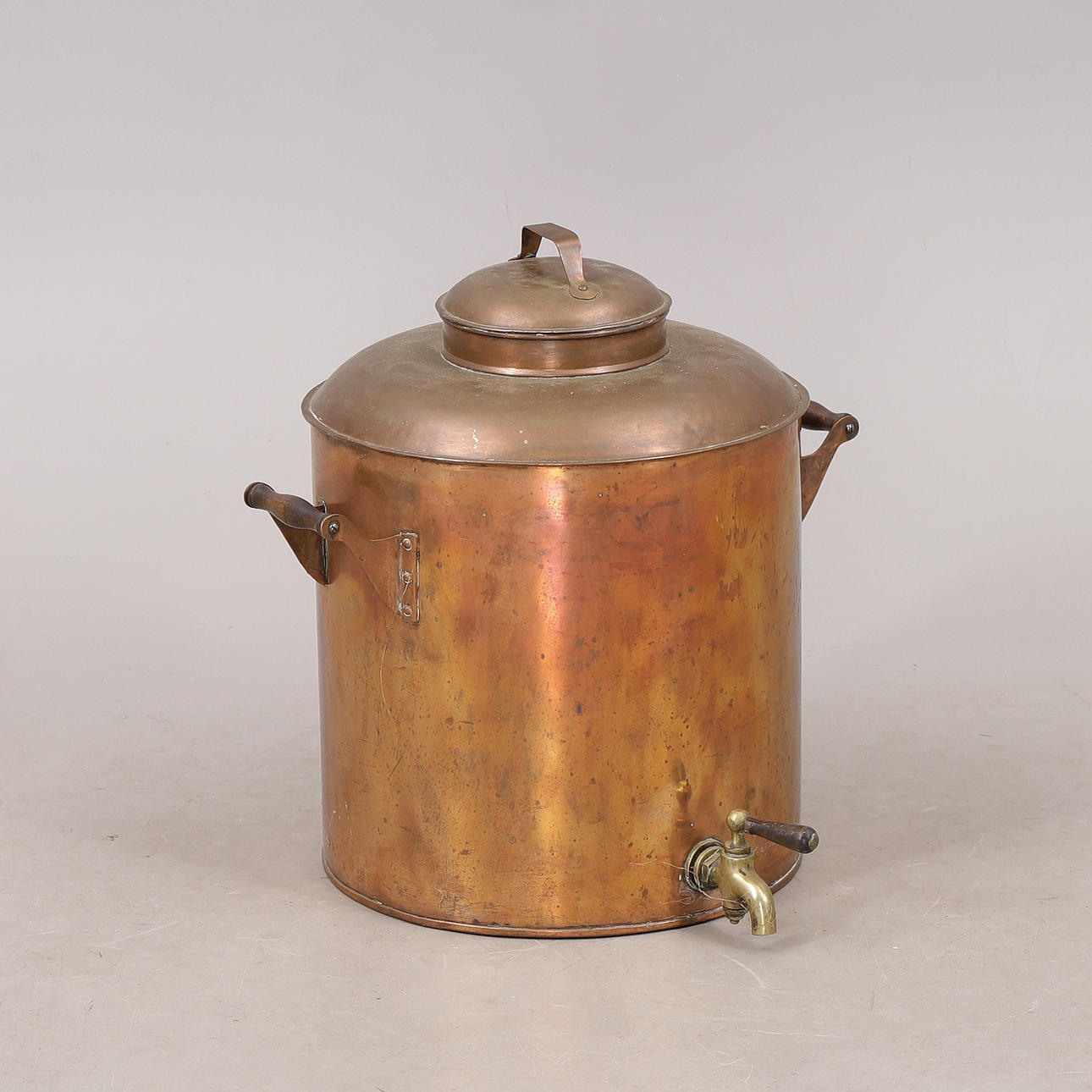 WASSERBEHÄLTER mit HAHN, Kupfer, 19. Jahrhundert.