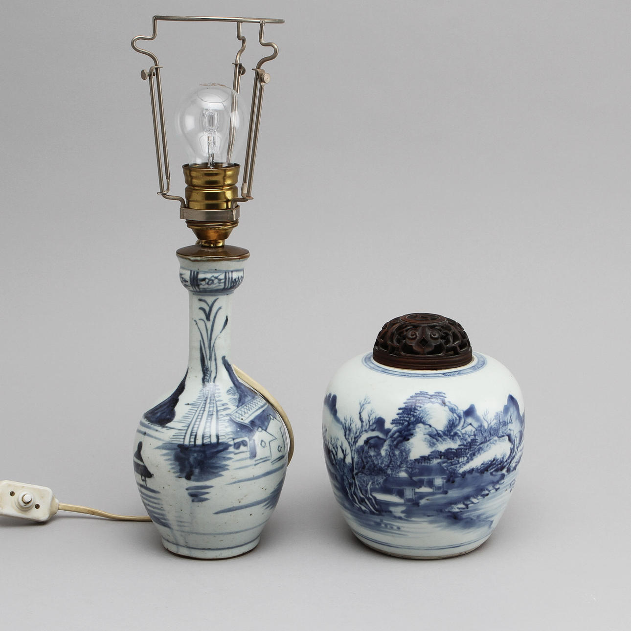 URNA samt LAMPA, porslin, Kina, 1800-tal.