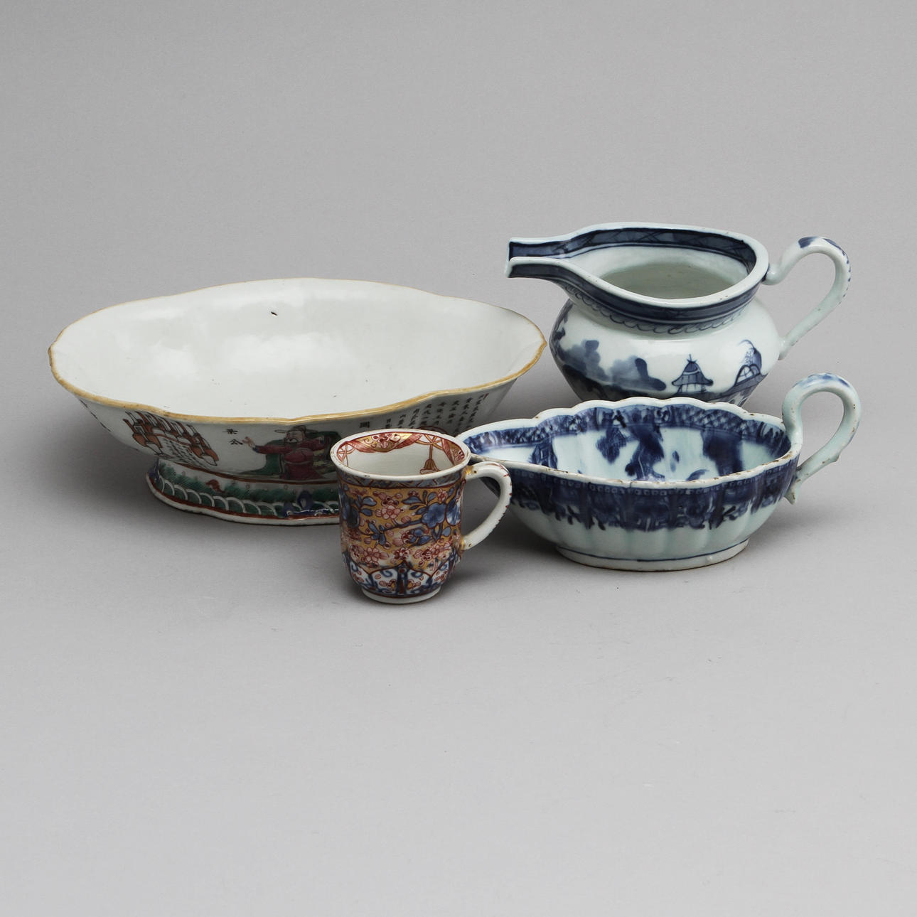 SKÅL, KANNA samt SÅSSNIPA samt KOPP, porslin, Kina, 1700-tal.