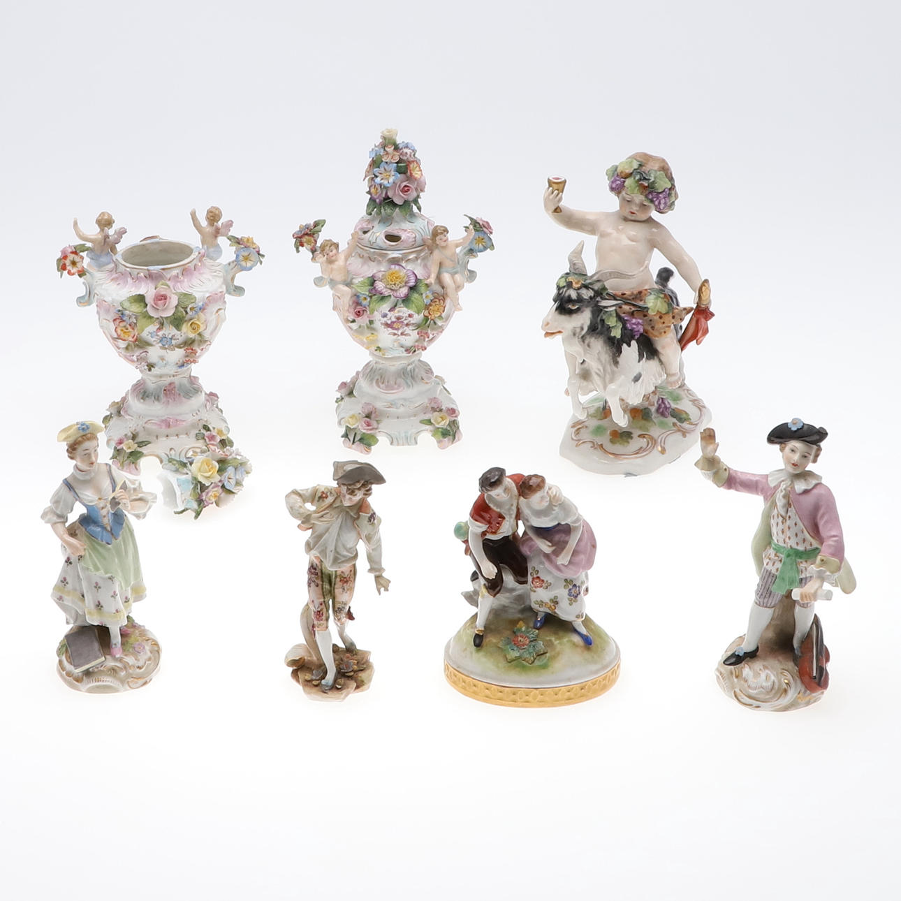 FORSKELLIGE TYSK PORCELEN FIGURER.