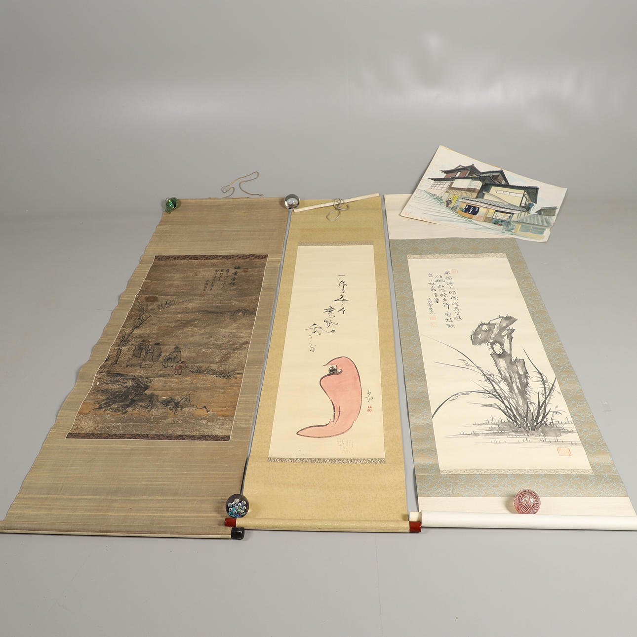 TRE TIDIGA 1900-TALETS JAPANSKA SCROLL MÅLNINGAR.