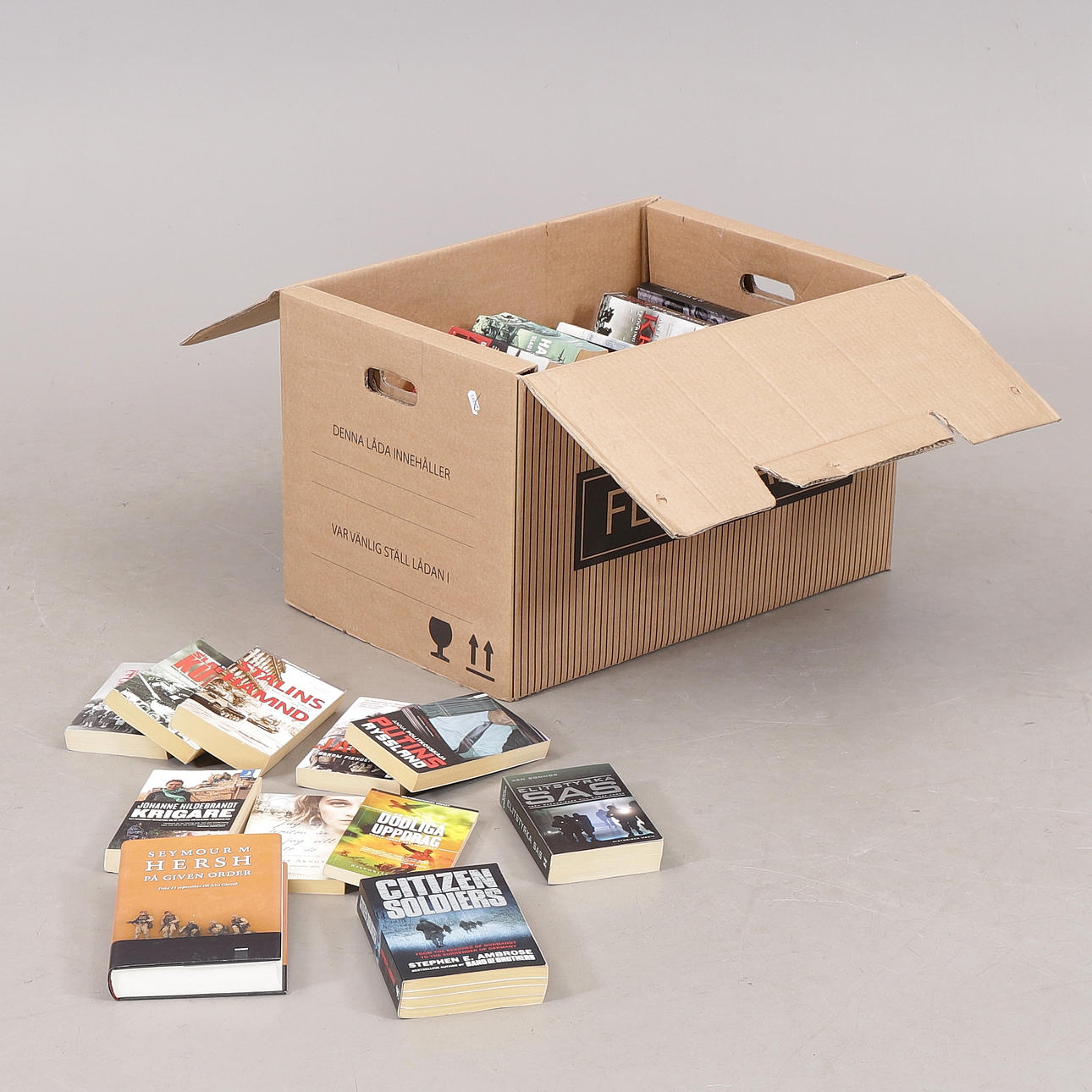 MILITÄRBÜCHER, 50, 1900/2000er Jahre.