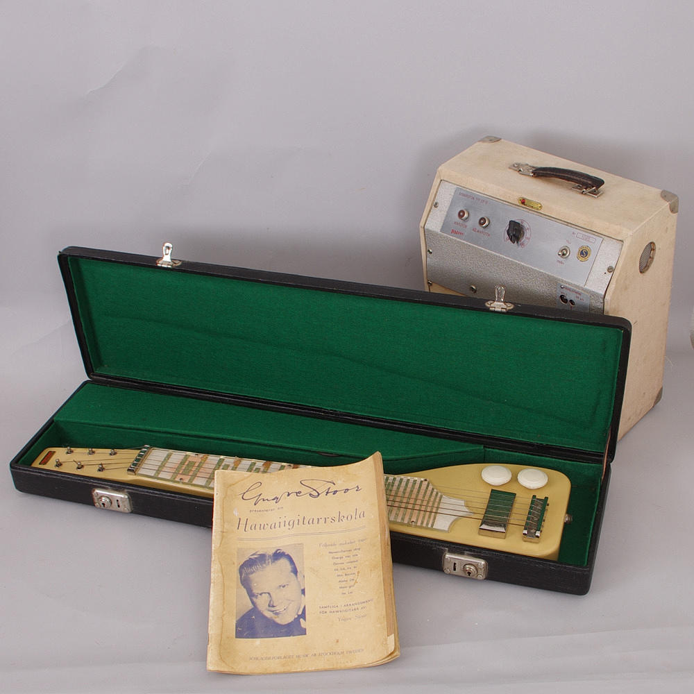 HAWAIIGITARR i väska med förstärkare, Philipsons musikvaruhus.