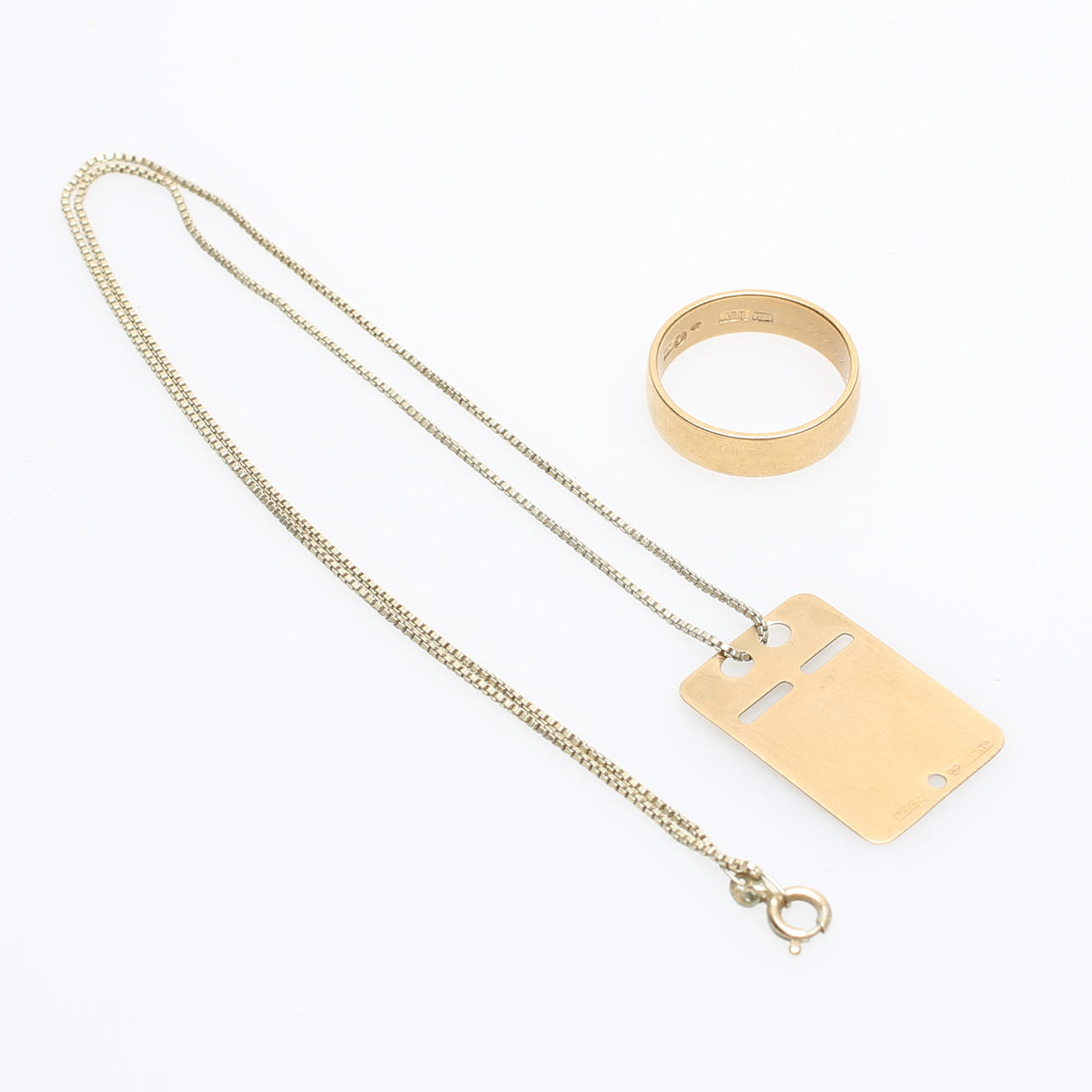 ID-BRICKA samt RING, 18k guld, vikt exklusive kedja ca 9,2 g.