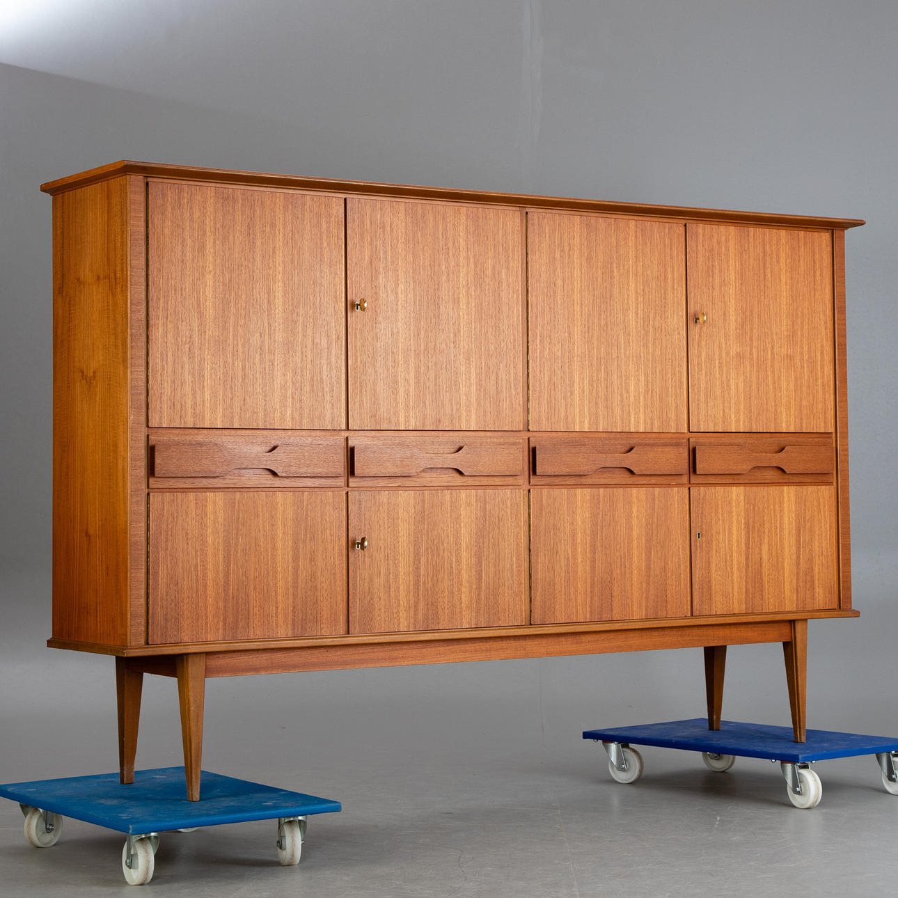 Teak highboard Mitten av århundradet design.