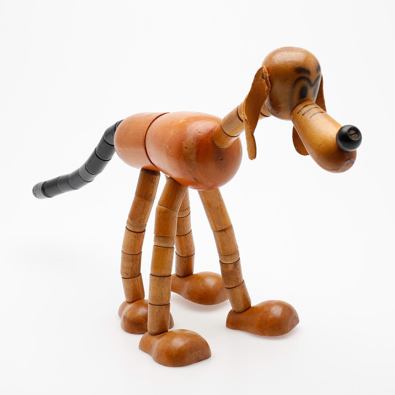 FIGUR I FORM AF PLUTO.