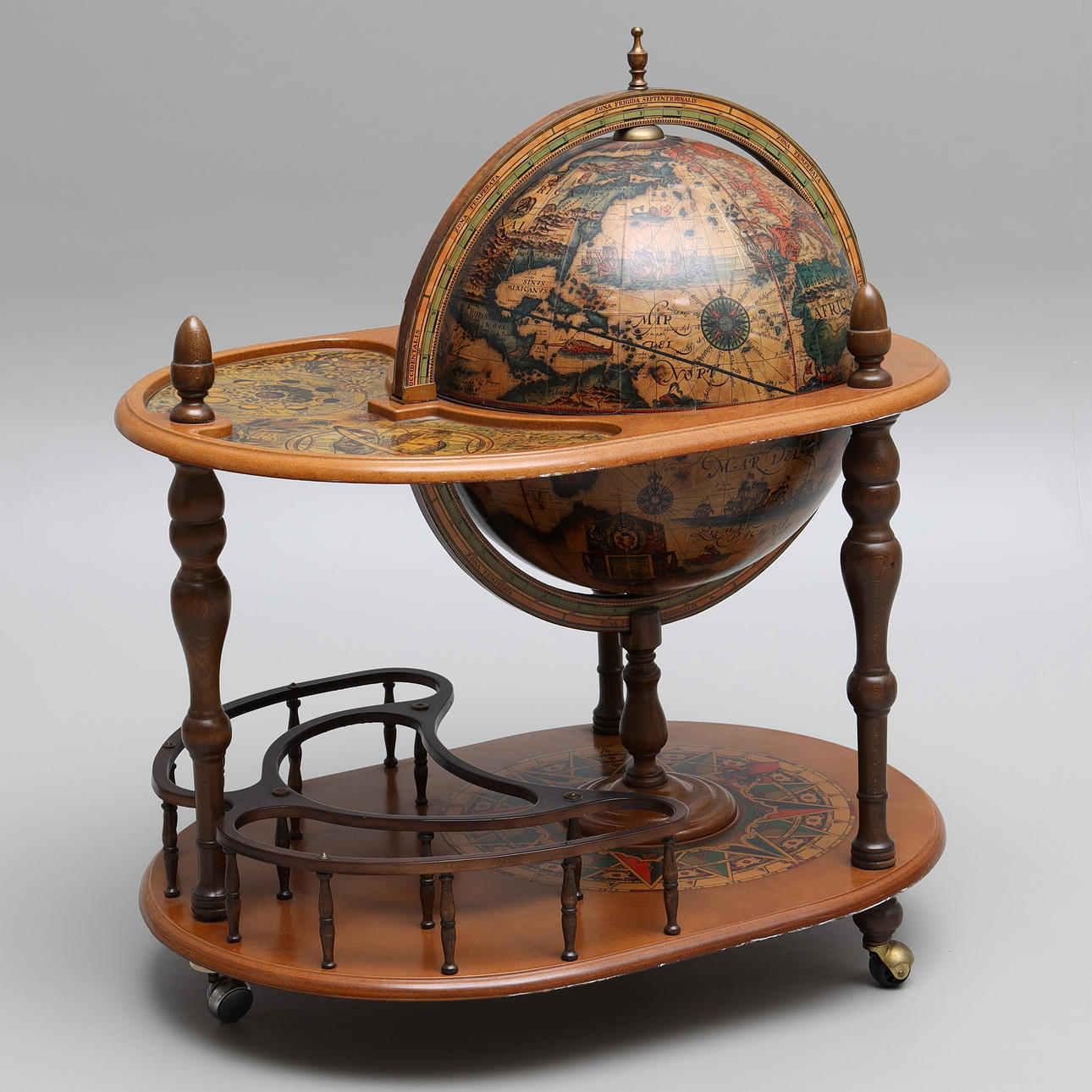 BARSCHRANK MIT GLOBUS, Ende 1900.