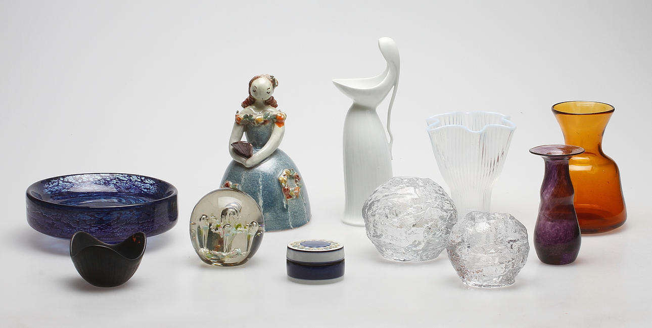 GLAS och KERAMIK, bland annat Kosta, Rörstrand, Erik Högkund.