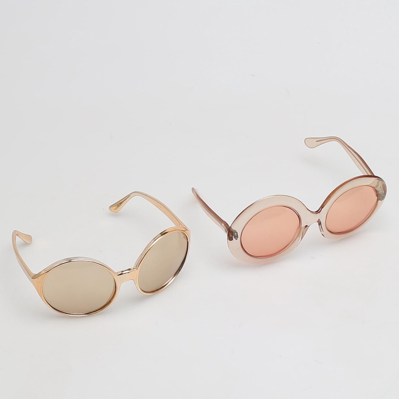 SOLGLASÖGON, 2 st, plast, 1970-tal. Frankrike.