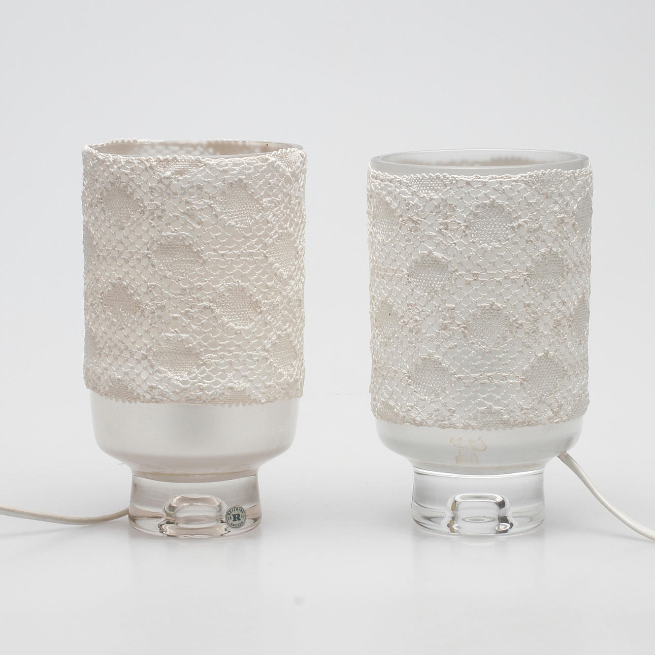 BORDSLAMPOR, ett par, glas, Reijmyre.