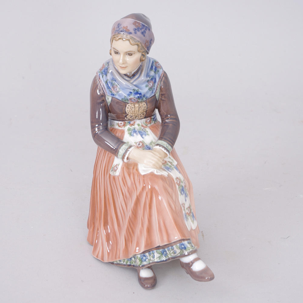 FIGURIN, sittande kvinna, Dahl Jensen.