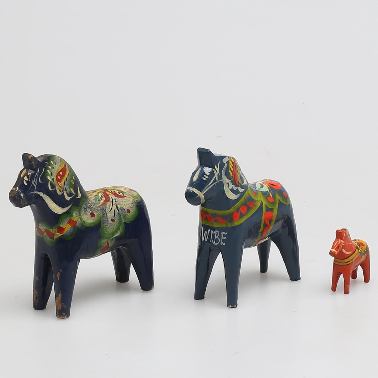 PARTI DALAHÄSTAR, 3 st, trä.