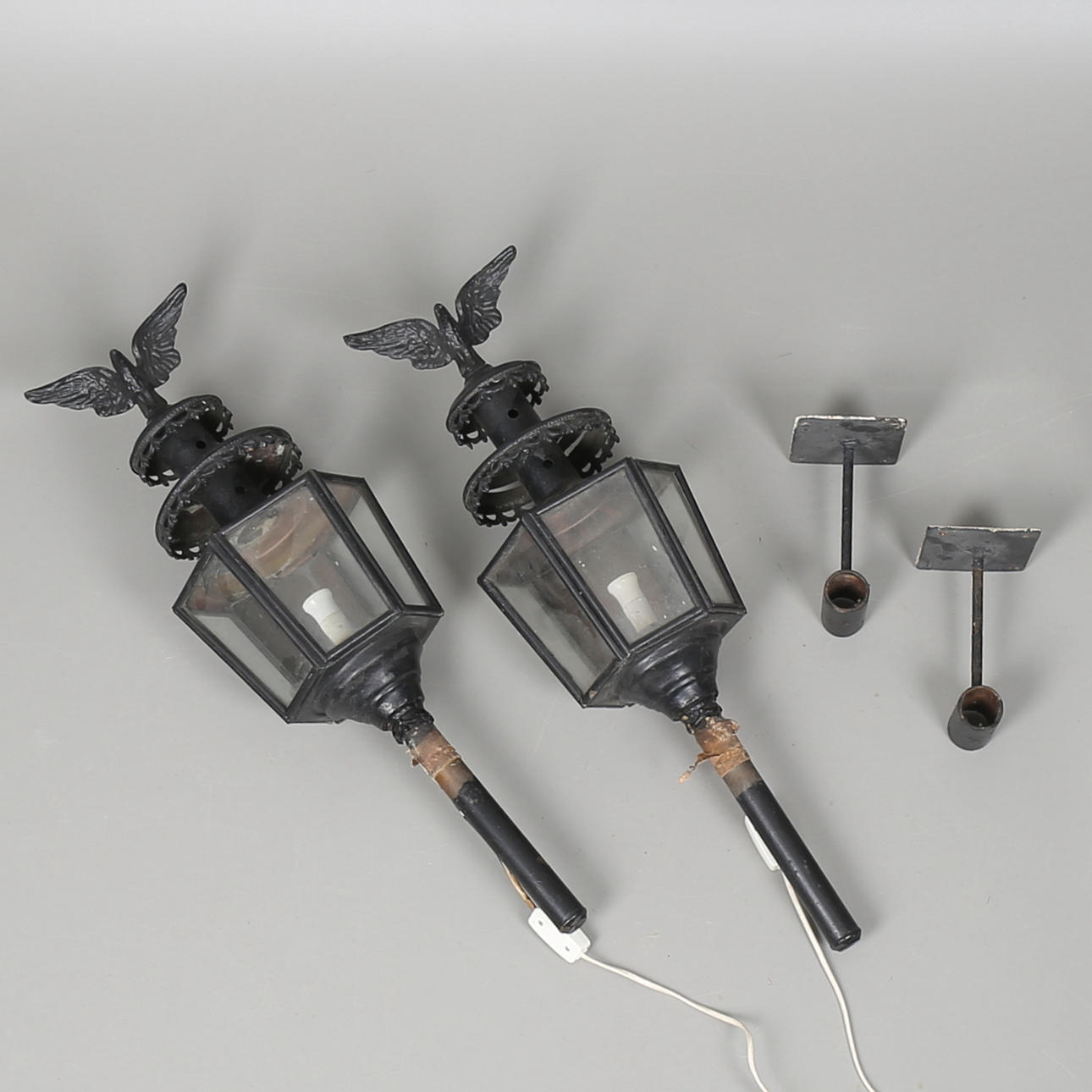 VAGNSLYKTOR i metall, ett par, dekor av örn. 1900-talets första hälft.