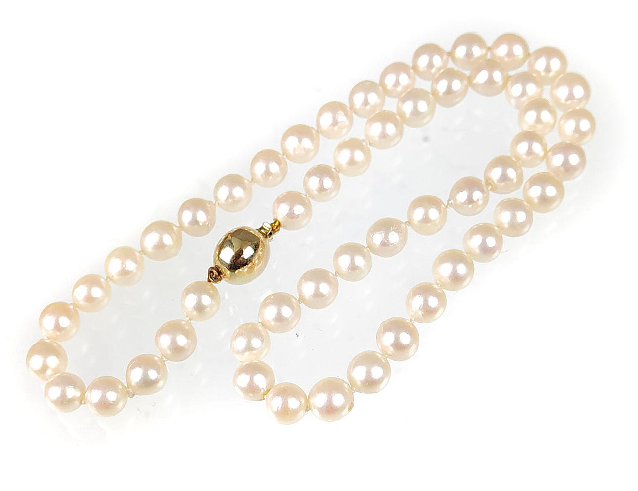 AKOYA PERL HALSBAND, guldlås.