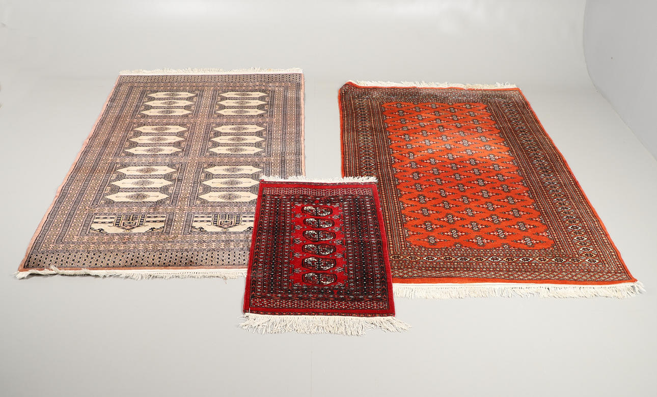 EIN LAHORE BUKHARA TEPPICH.