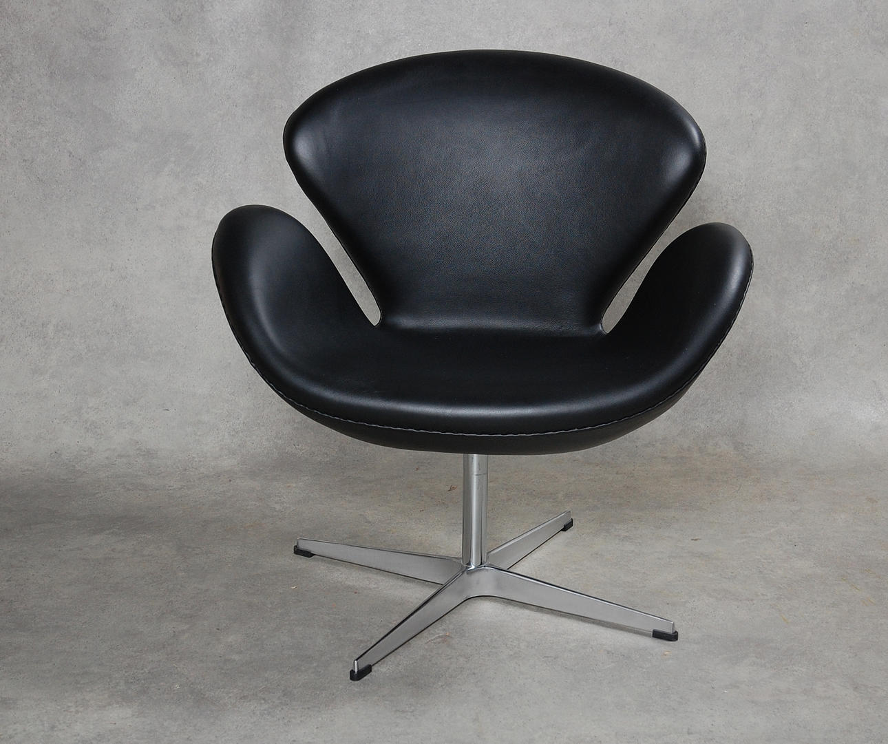 FÅTÖLJ, skinn, modern design.