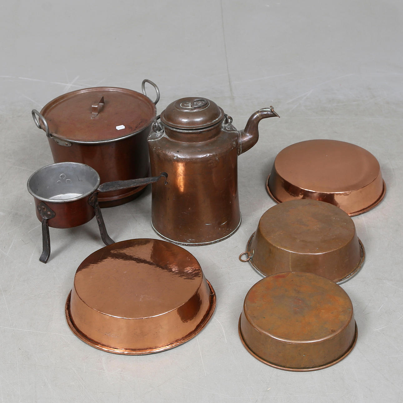 OBJETOS DE COBRE, 7 piezas.