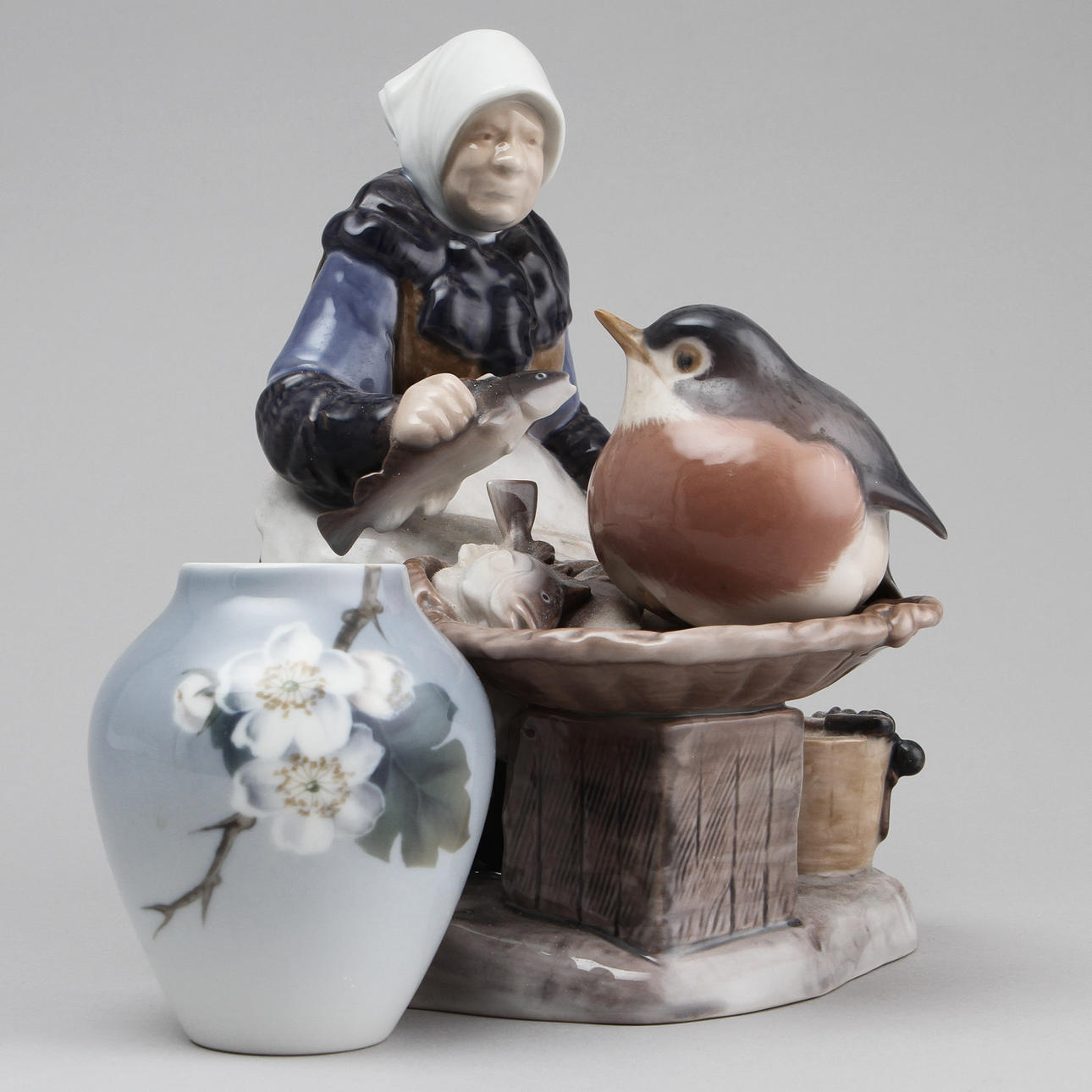 FIGURINER, 2 st samt VAS, porslin, Bing o Gröndahl samt Royal Copenhagen.