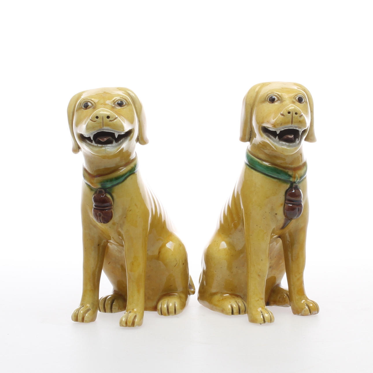FIGURINER, ett par, Hundar, porslin, Kina.