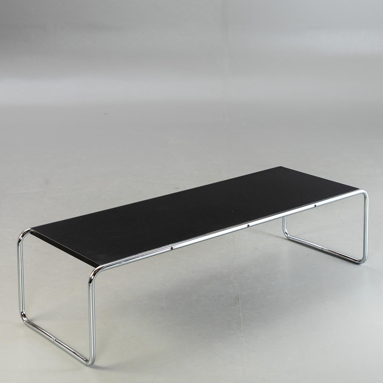 MARCEL BREUER. Gavina. 'Laccio' sofabord B20.