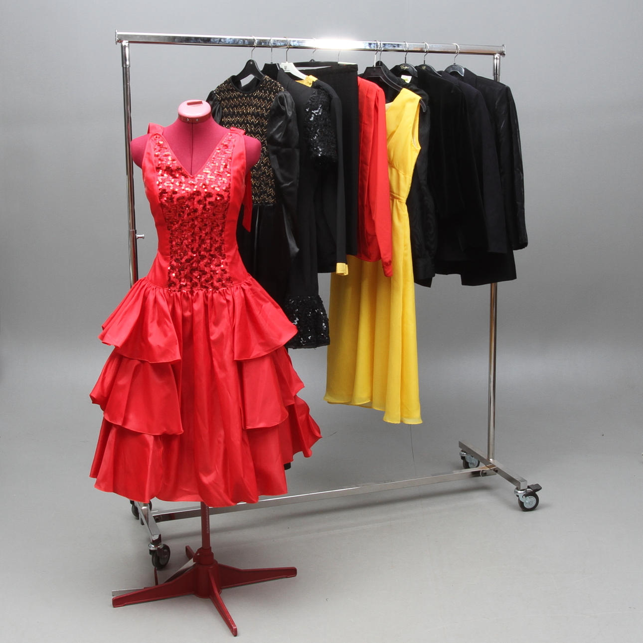 KLÄNNINGAR 4 st, BLUSAR 3 st, KAVAJER 3 st samt KJOL bla Ripa Modell och Rydholms.