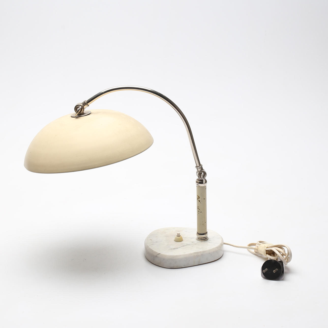 PÖYTÄVALAISIN, 1940/50-luku.