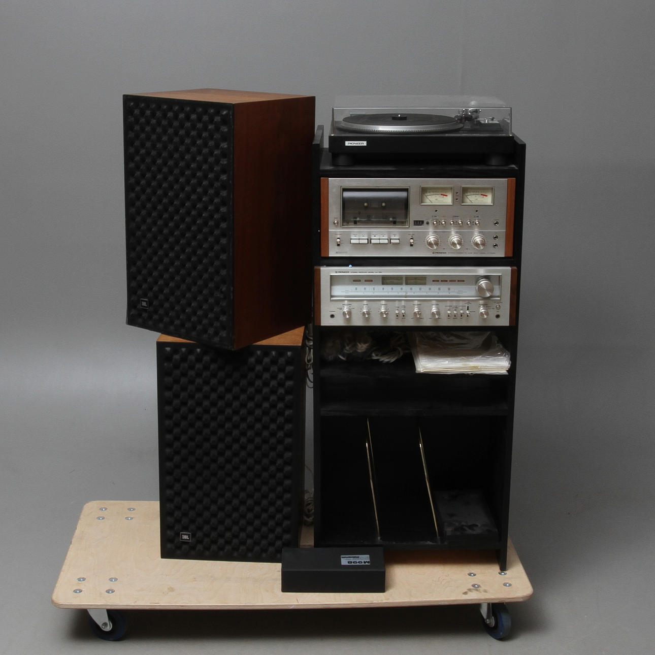 MUSIKANLÄGGNING, Pioneer, samt högtalare JBL.