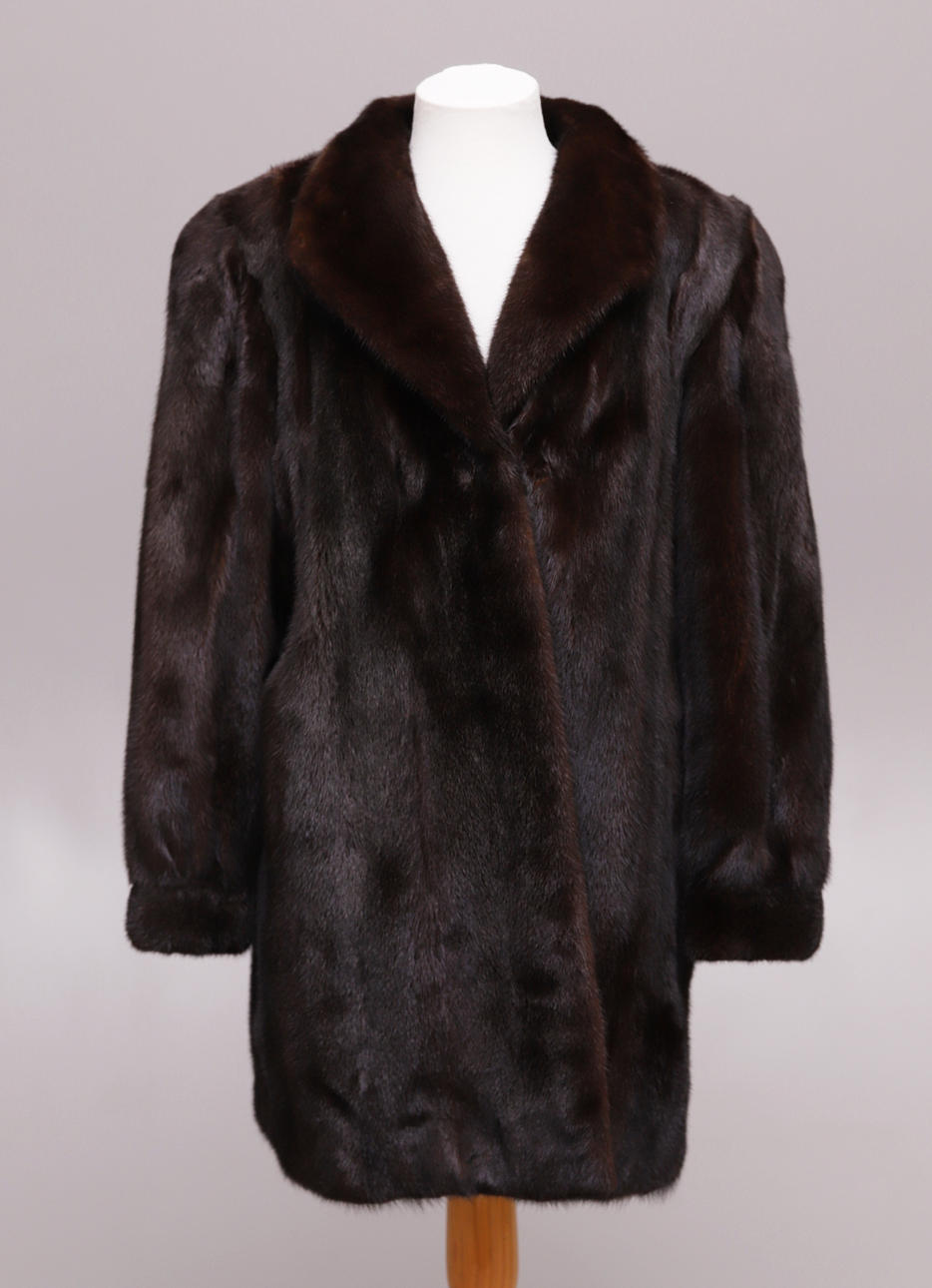 CHAQUETÓN DE VISÓN PELETERÍA SOLSONA.