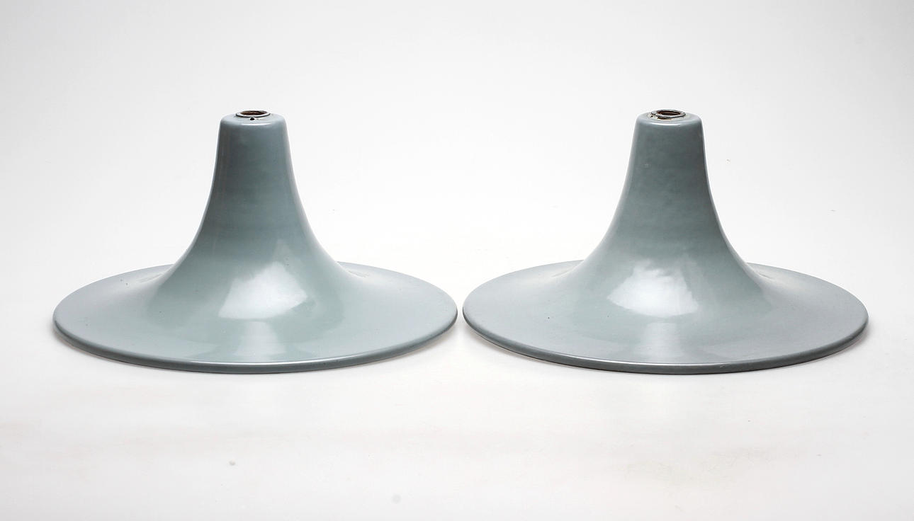 LAMPSKÄRMAR, ett par, 1900-talets första hälft.