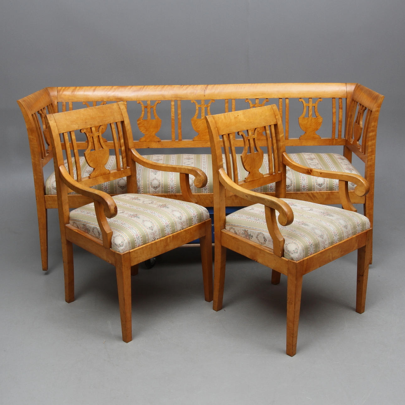 SOFFA samt KARMSTOLAR 1 par, empirestil, tidigt 1900-tal.