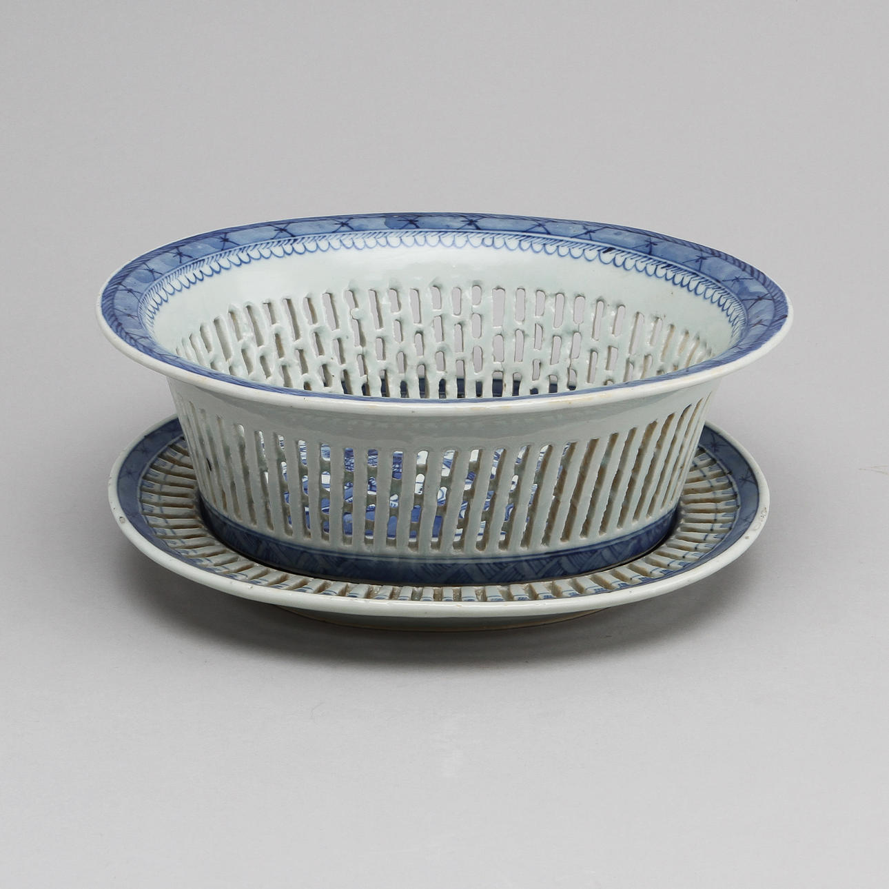 GALLERSKÅL med FAT, Kina, 1800-tal.