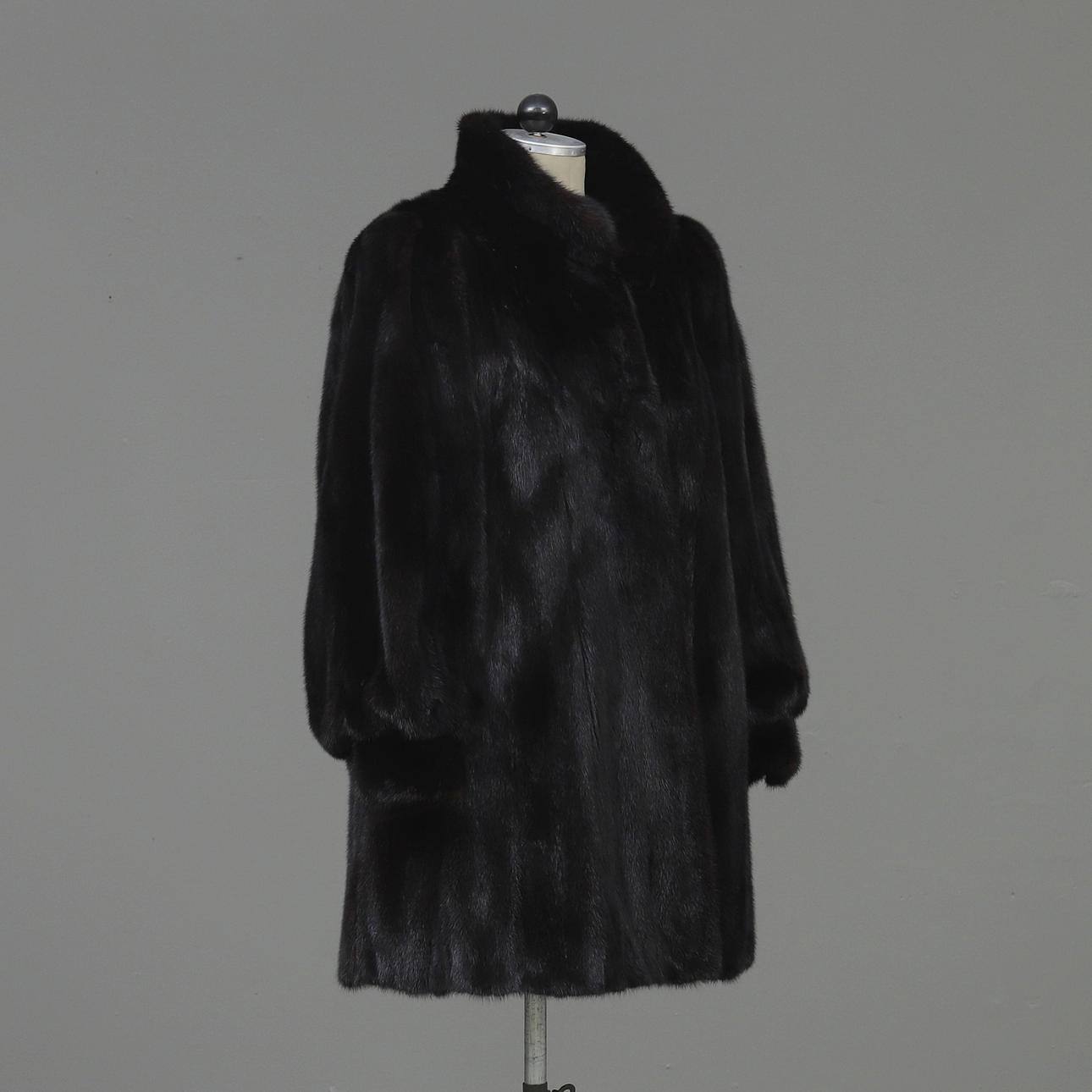 SWAGGER, Nerz, vollständig gerupft.