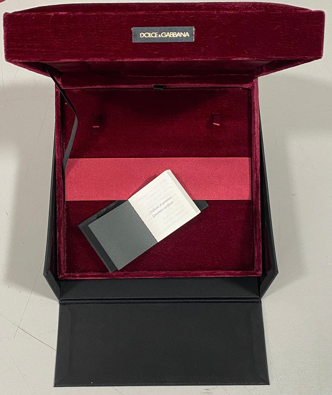 dolce gabbana caja roja terciopelo