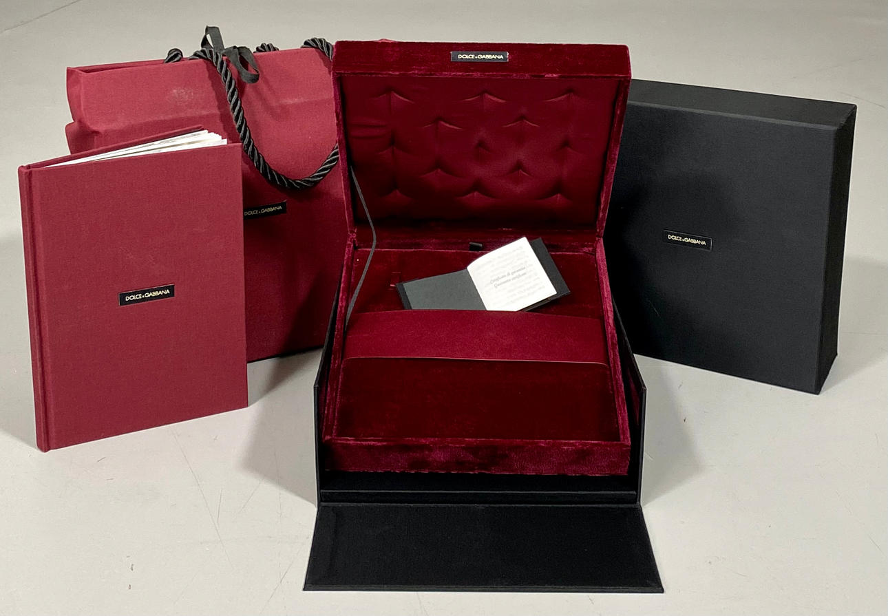dolce & gabbana caja roja terciopelo