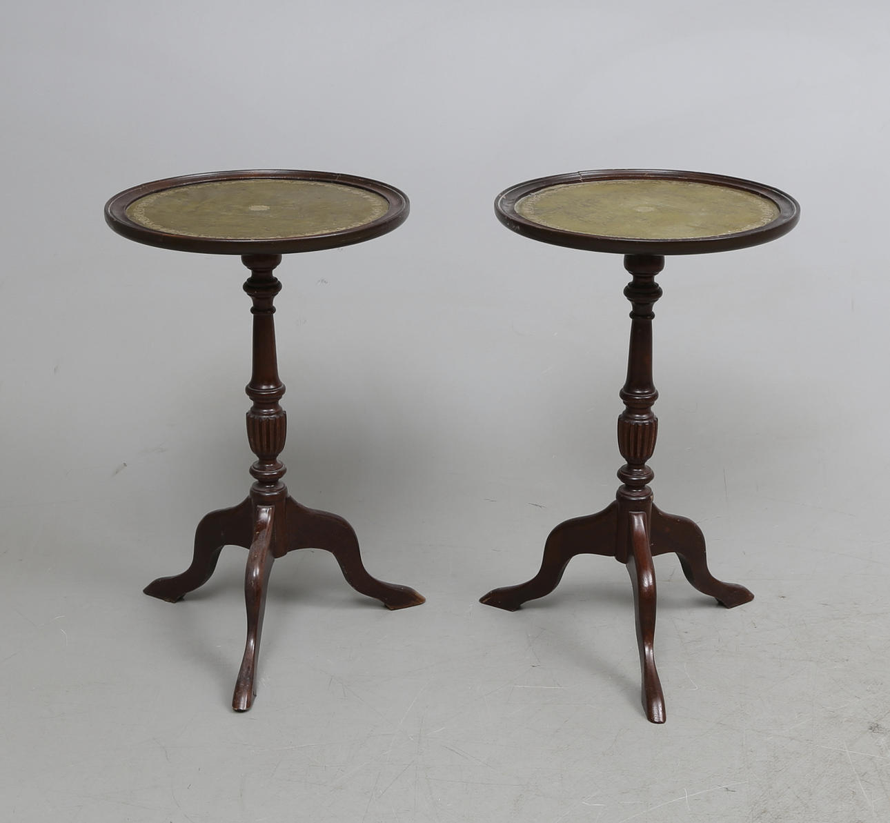 PELARBORD, ett par, engelsk stil, 1900-tal.