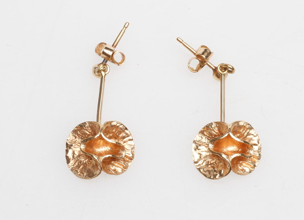 ÖRHÄNGEN. 1 par, 18k guld, vikt ca 4,7 gr.