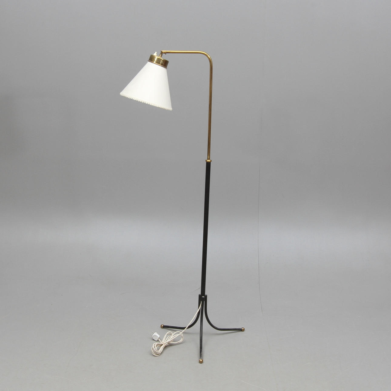 GOLVLAMPA, Josef Frank, Firma Svenskt Tenn, modell 1842.