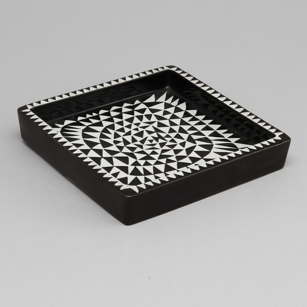 ASKFAT, porslin, "Domino", Stig Lindberg, Gustafsberg.