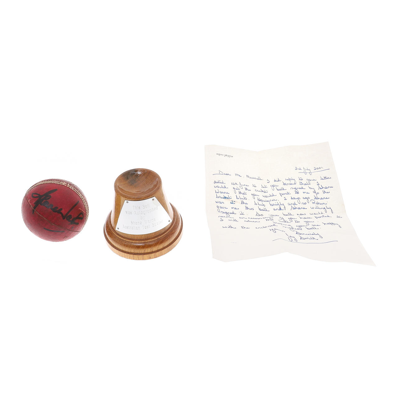 EN SHANE WARNE SIGNERAD CRICKET BOLL.