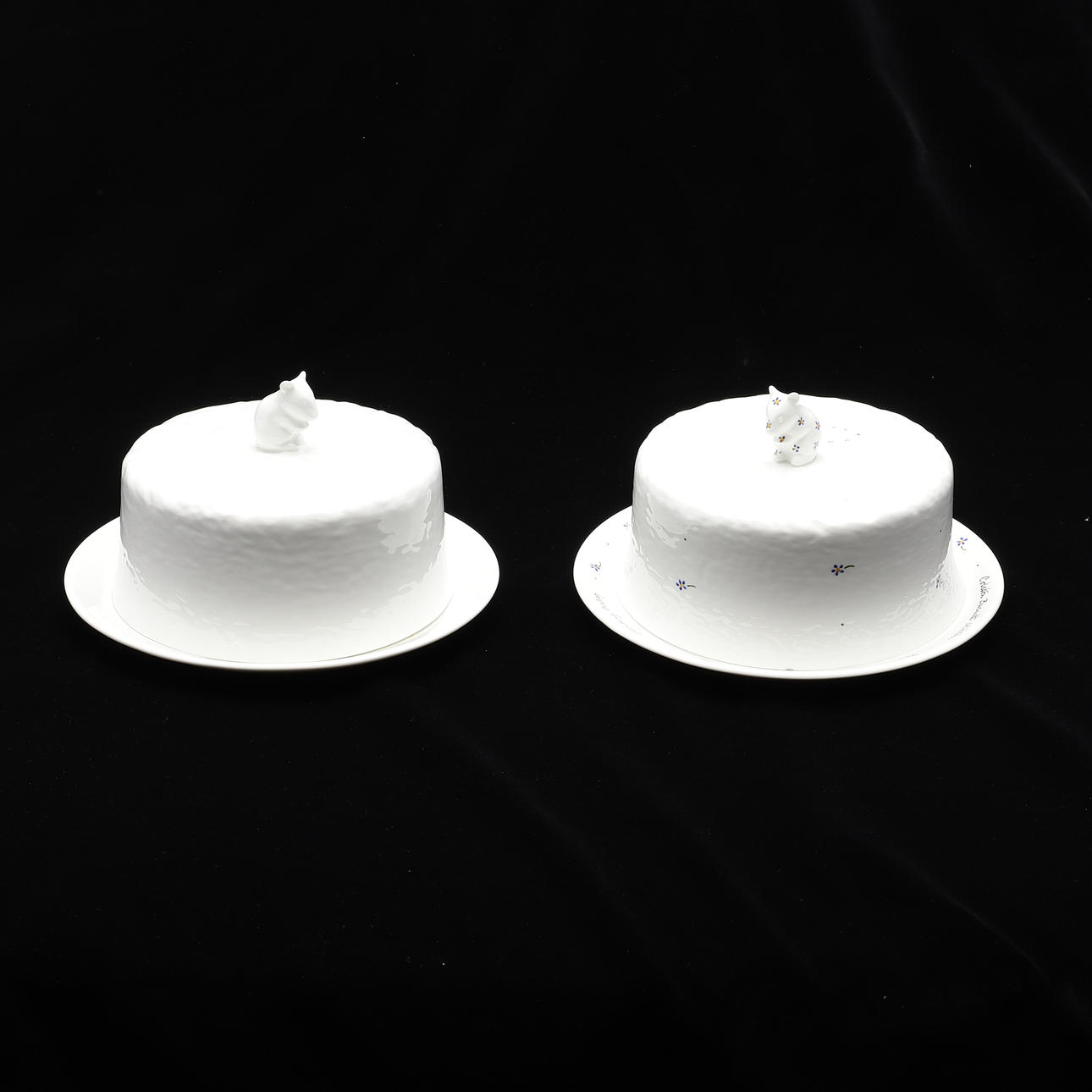 TVÅ LOCKADE OST KUPOLER.