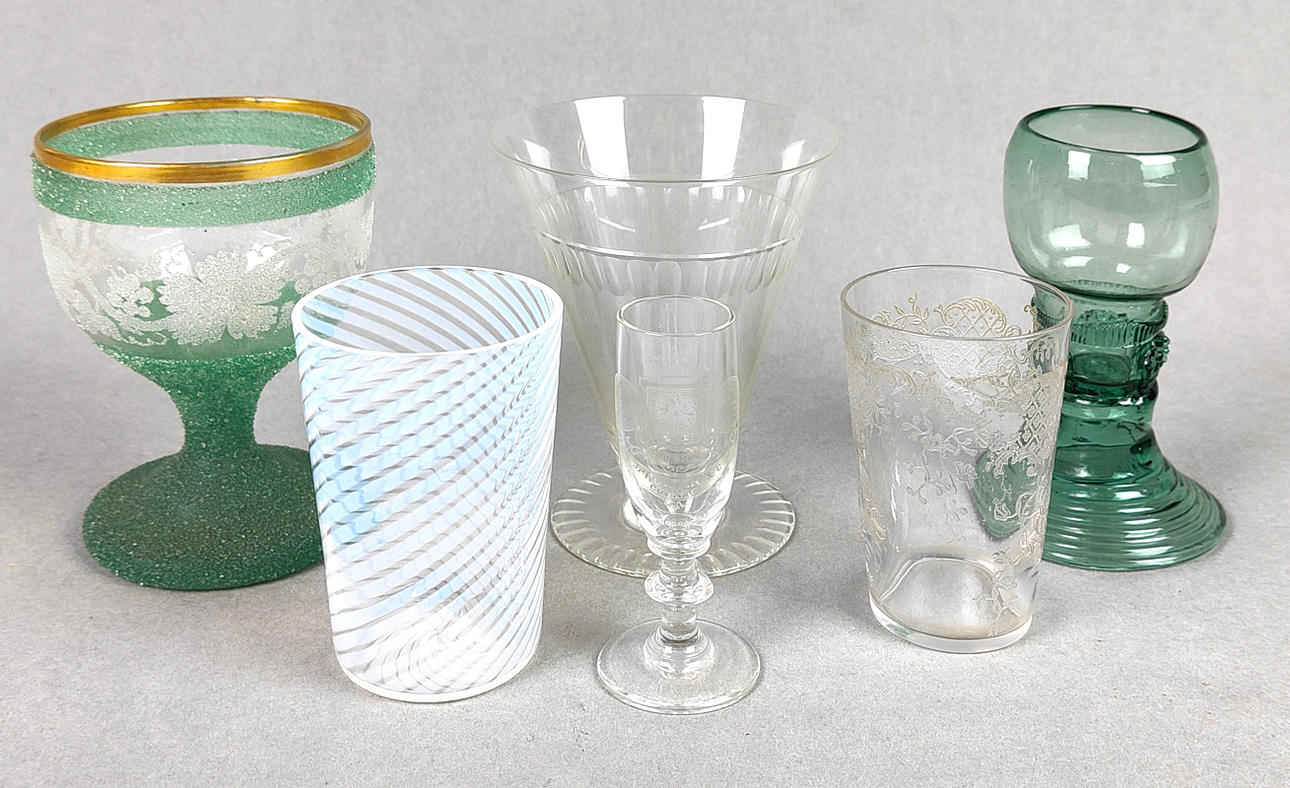 VARE AF ANTIKKE GLAS, 1900/20.