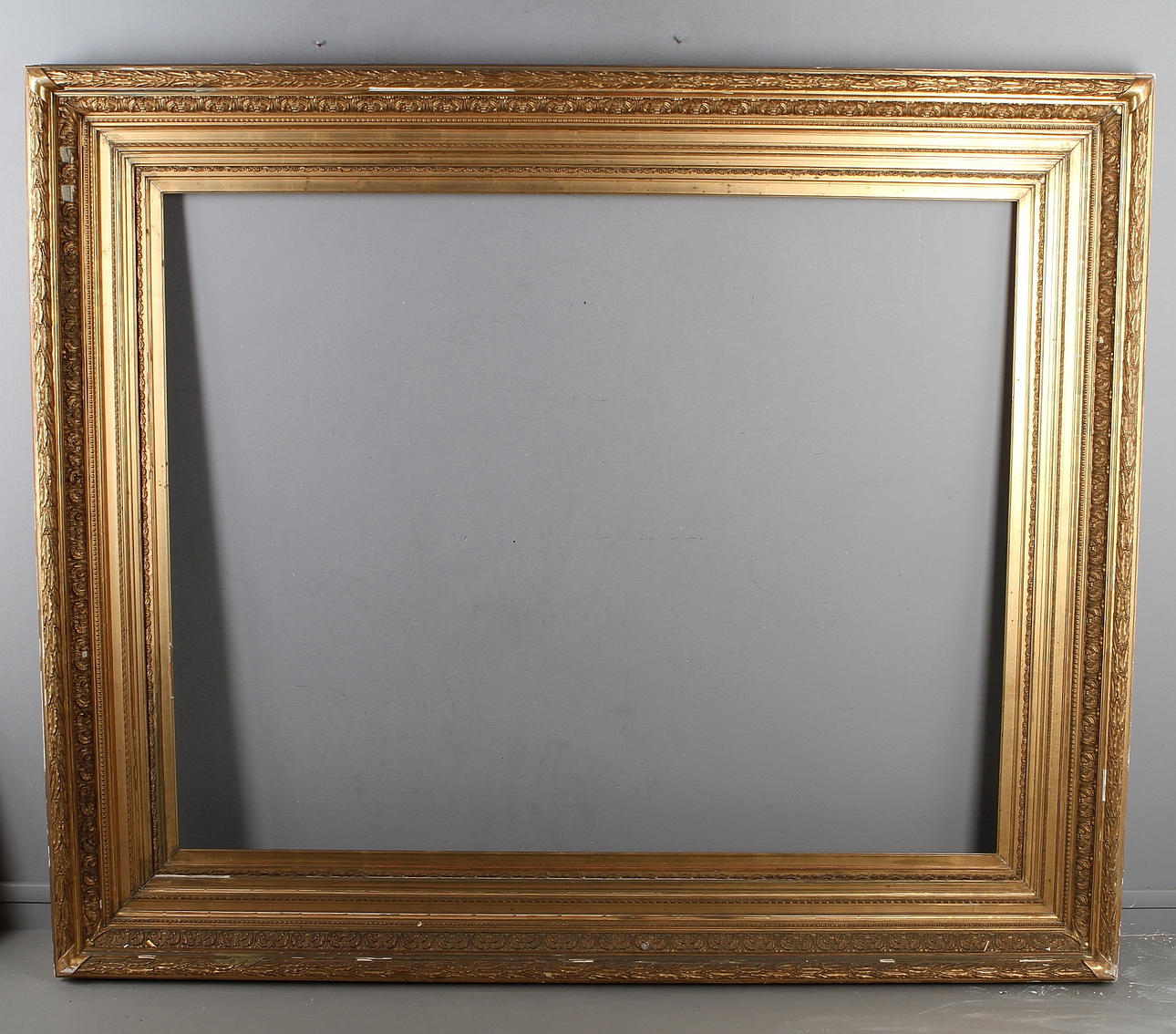 TAVELRAM, bronserad delvis förgylld, omkring 1900.