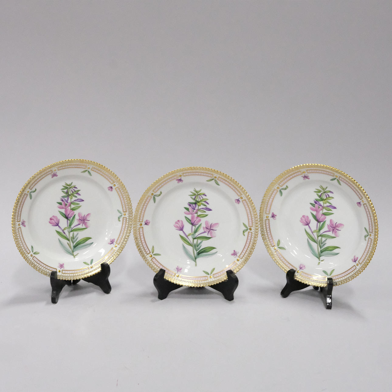 ROYAL COPENHAGEN, DREI TELLER, "FLORA DANICA".