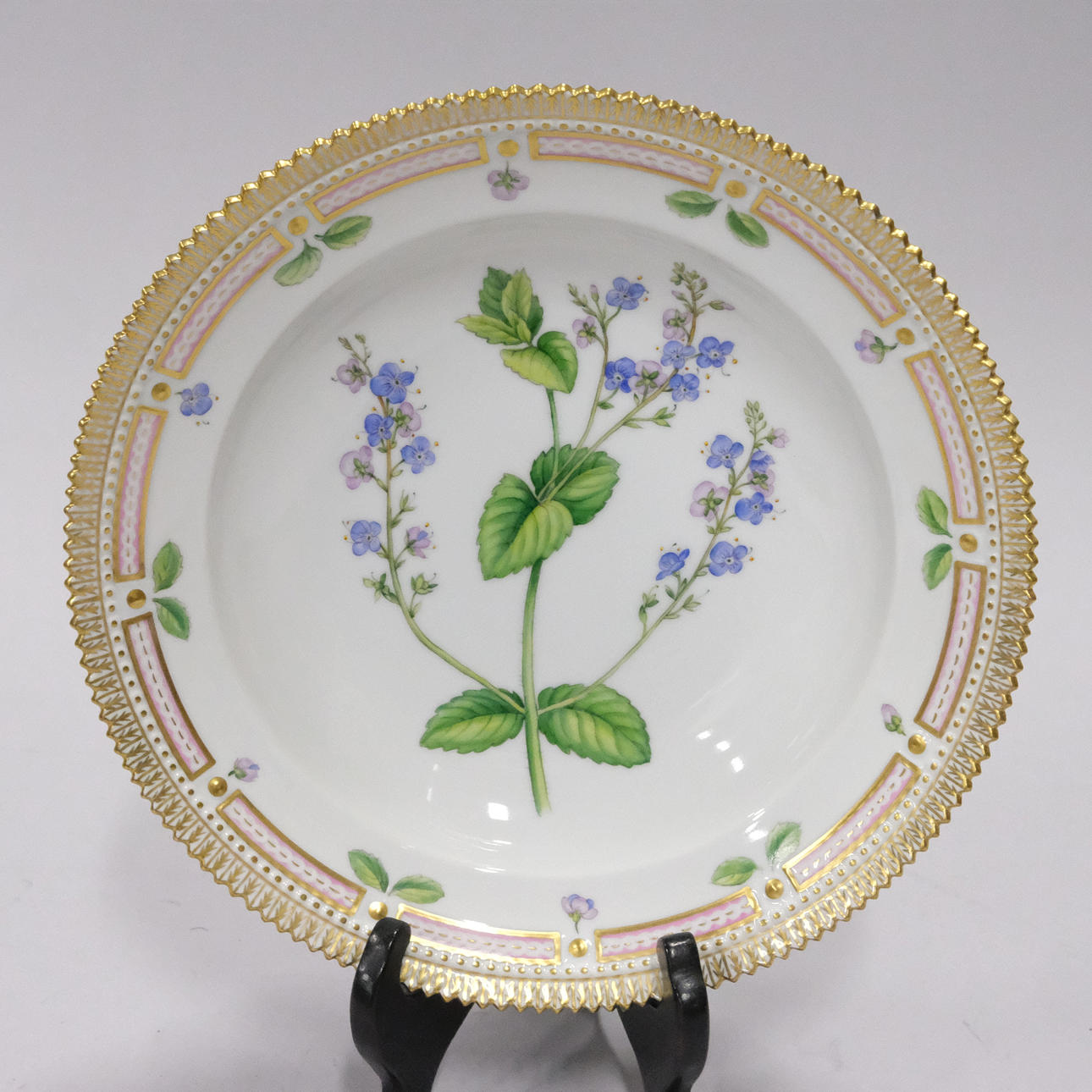 ROYAL COPENHAGEN, TIEFER TELLER, "FLORA DANICA".