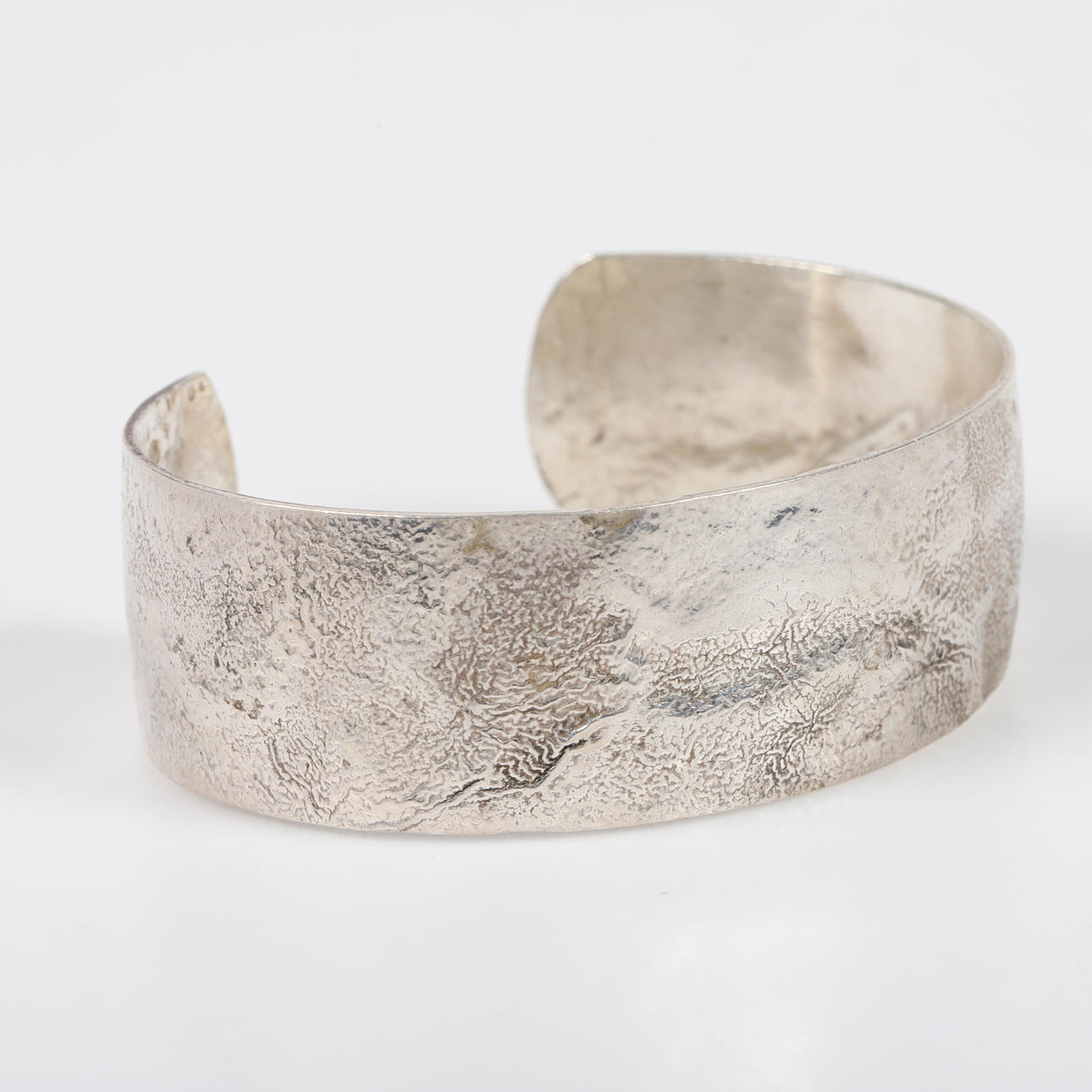 PETER VON POST. Rannekoru, sterlinghopeaa, Tukholma, 1972.