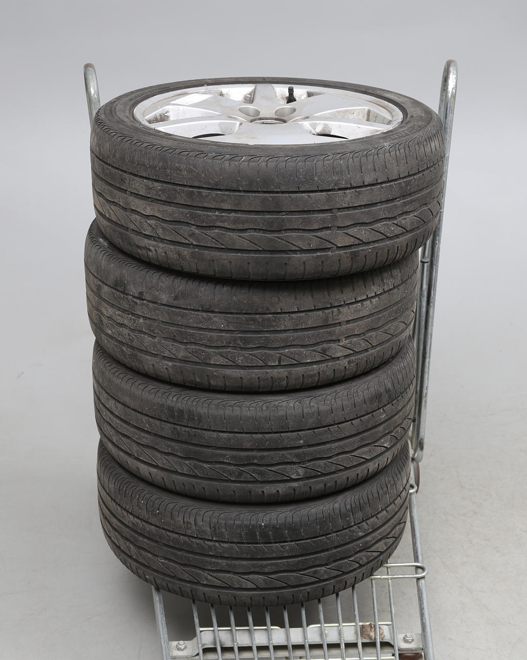 DÄCK, 4 st, med aluminiumfälgar.